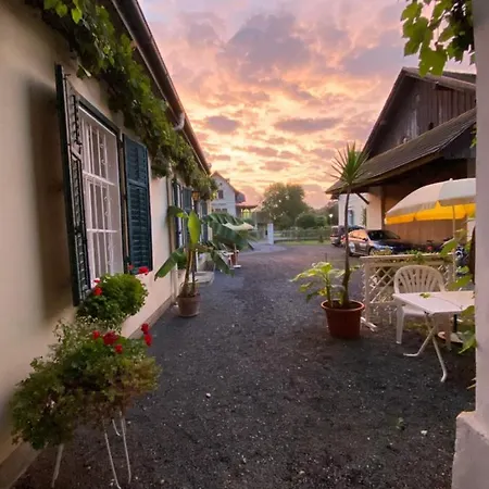 بيت ضيافة Gaestehaus & Privatzimmer Posch
