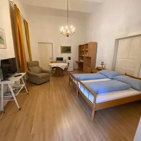 بيت ضيافة Gaestehaus & Privatzimmer Posch *
