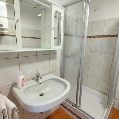 Gaestehaus & Privatzimmer Posch بيت ضيافة *